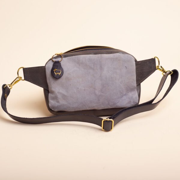 blk-wht-back back of blk check belt bag