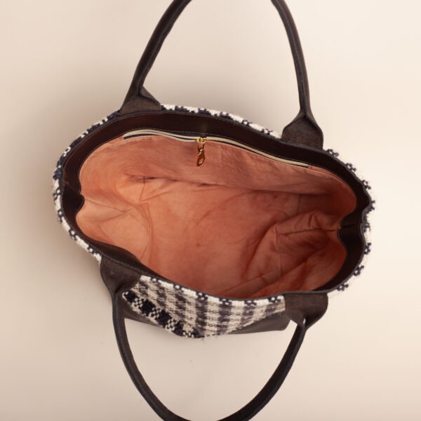 blk-wht-tote-inside black and white plaid leather tote bag