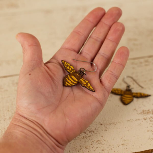 lrg bee dangle hand lrg bee dangle hand