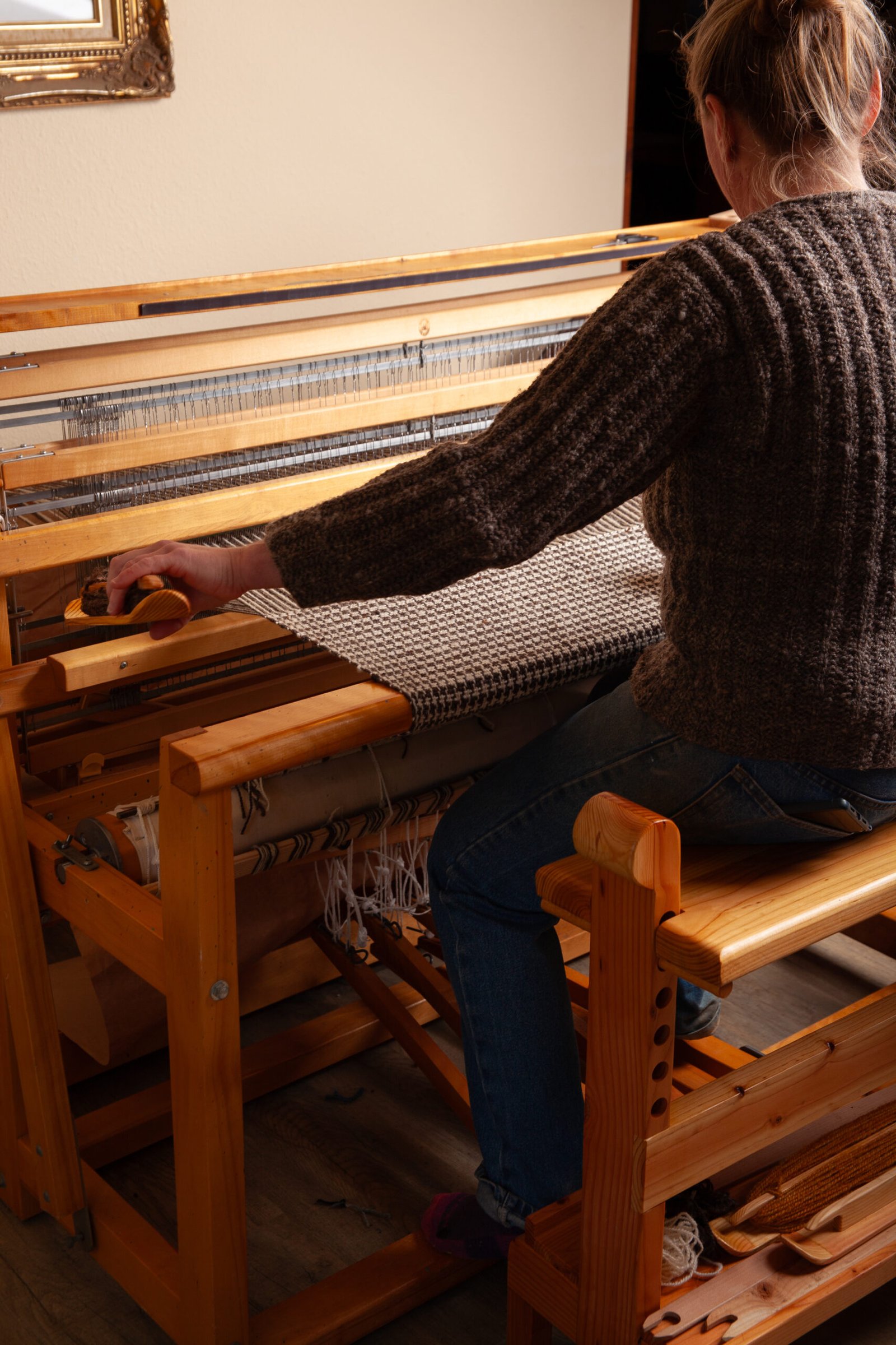 jess weaving houndstooth fabric